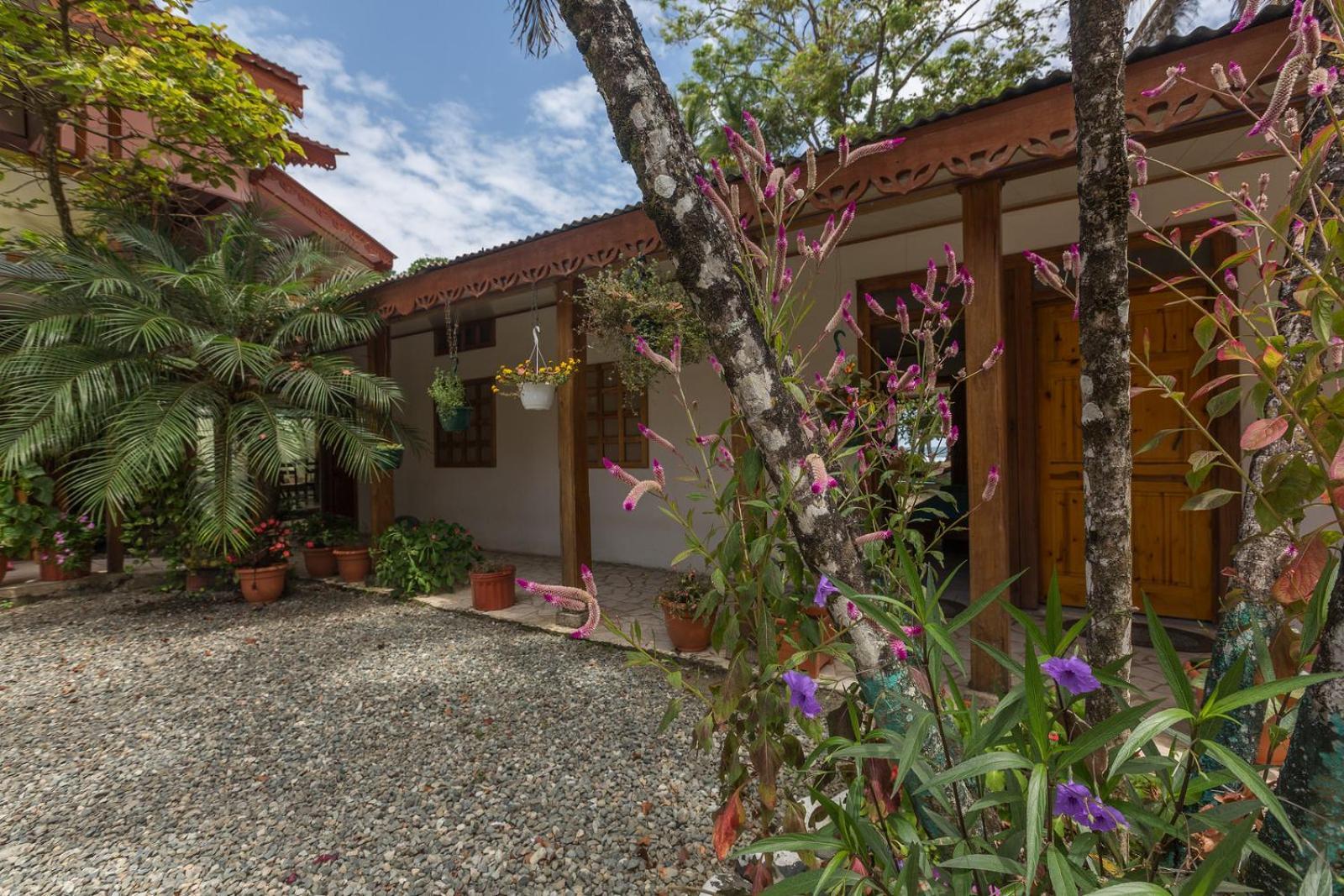 Cabinas Yucca Puerto Viejo de Talamanca Exterior foto