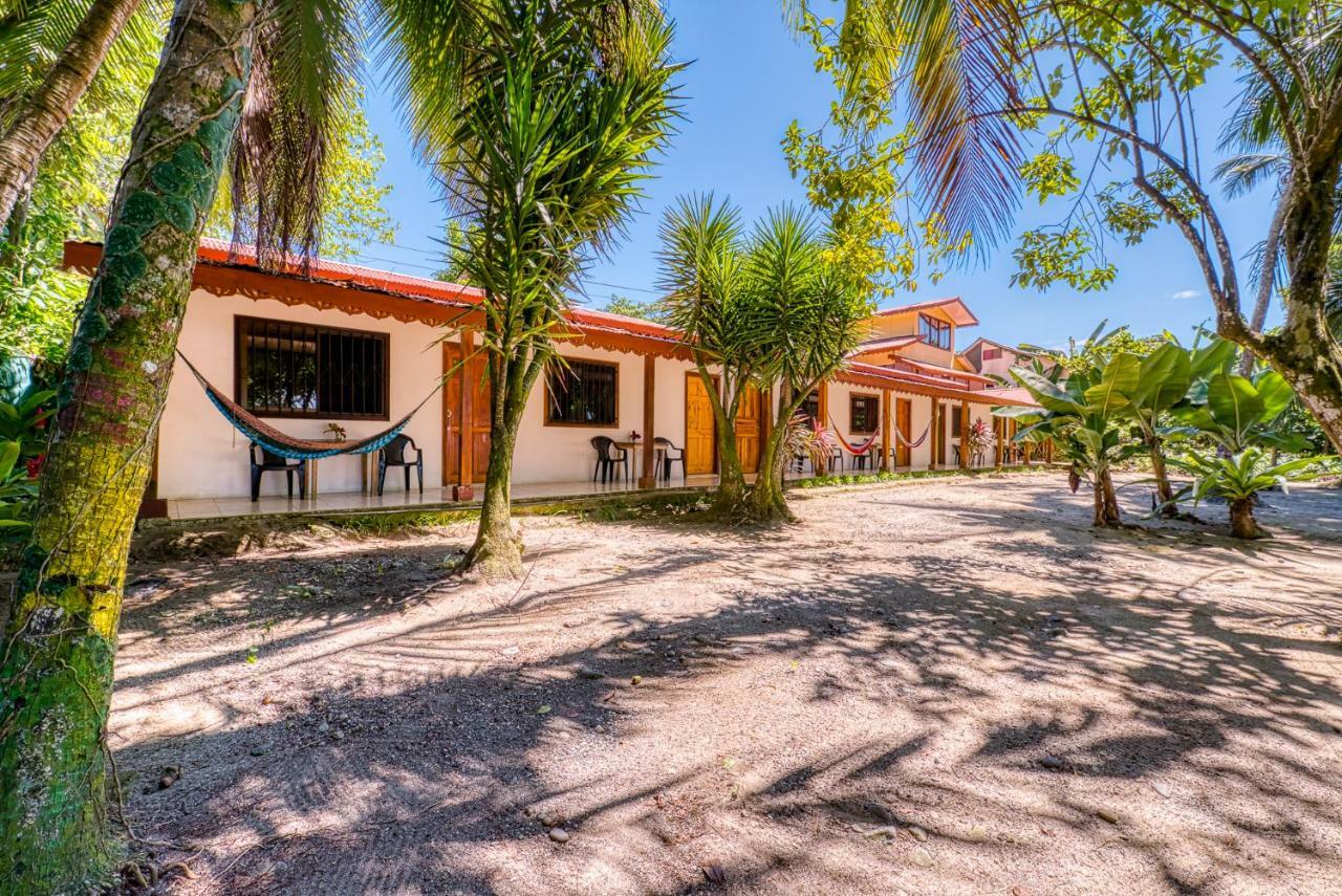 Cabinas Yucca Puerto Viejo de Talamanca Exterior foto